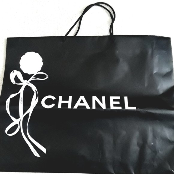 CHANEL Shopping Bag With Flower and Ribbon - Picture 4 of 5